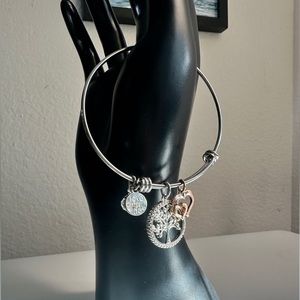 Silver Charm Bracelet 🌳✨🙌🏼